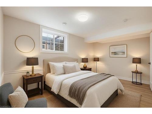 201-12 Washington Street, Norwich, ON - Indoor Photo Showing Bedroom