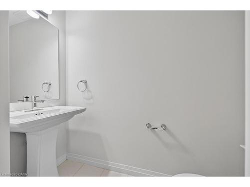 100-30 Times Square Boulevard, Stoney Creek, ON - Indoor Photo Showing Bathroom