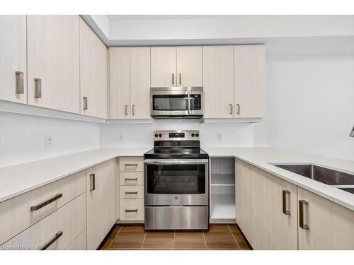 100-30 Times Square Boulevard, Stoney Creek, ON - Indoor Photo Showing Kitchen