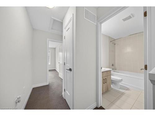 100-30 Times Square Boulevard, Stoney Creek, ON - Indoor Photo Showing Bathroom