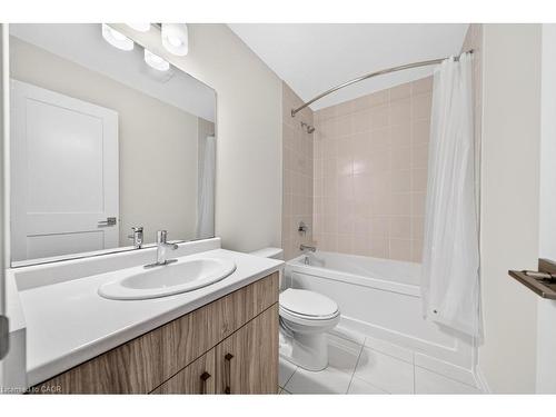 100-30 Times Square Boulevard, Stoney Creek, ON - Indoor Photo Showing Bathroom