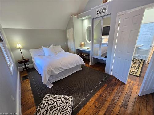 61 Burlington Street W, Hamilton, ON - Indoor Photo Showing Bedroom