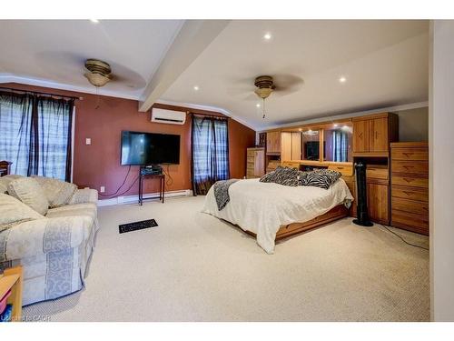 207 Hedley Street, Cambridge, ON - Indoor Photo Showing Bedroom