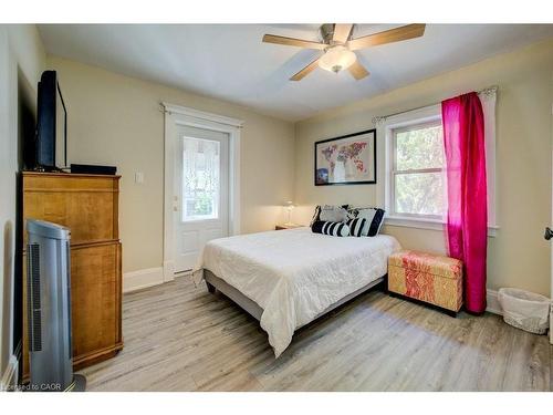 207 Hedley Street, Cambridge, ON - Indoor Photo Showing Bedroom