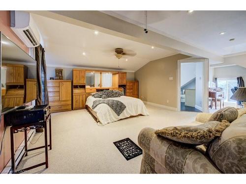 207 Hedley Street, Cambridge, ON - Indoor Photo Showing Bedroom