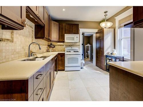 207 Hedley Street, Cambridge, ON - Indoor Photo Showing Kitchen With Double Sink
