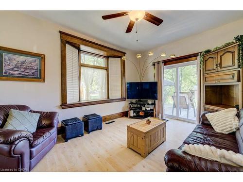 207 Hedley Street, Cambridge, ON - Indoor Photo Showing Living Room