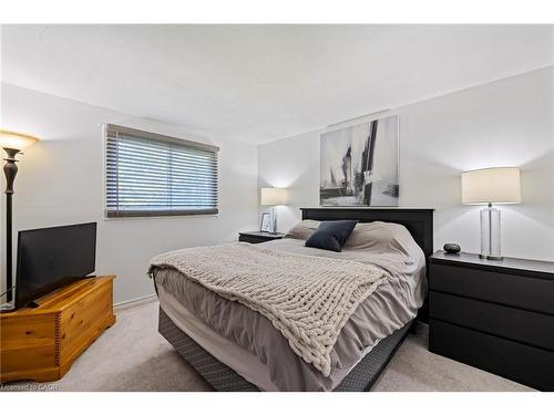 8 Gerrick Court, Hamilton, ON - Indoor Photo Showing Bedroom