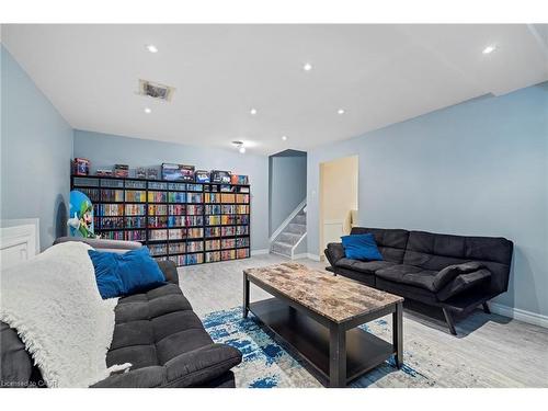 8 Gerrick Court, Hamilton, ON - Indoor Photo Showing Living Room