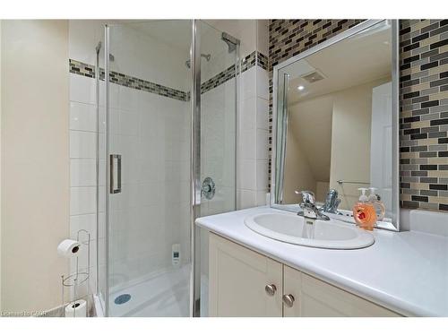 8 Gerrick Court, Hamilton, ON - Indoor Photo Showing Bathroom