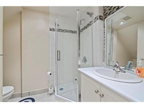 8 Gerrick Court, Hamilton, ON - Indoor Photo Showing Bathroom