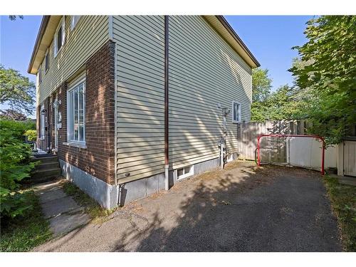 8 Gerrick Court, Hamilton, ON - Outdoor