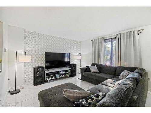 8 Gerrick Court, Hamilton, ON - Indoor Photo Showing Living Room