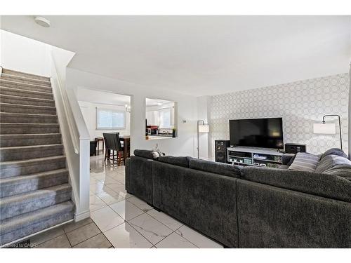 8 Gerrick Court, Hamilton, ON - Indoor Photo Showing Living Room