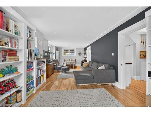 93 Paradise Road N, Hamilton, ON - Indoor