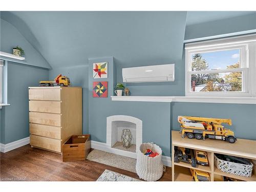 93 Paradise Road N, Hamilton, ON - Indoor