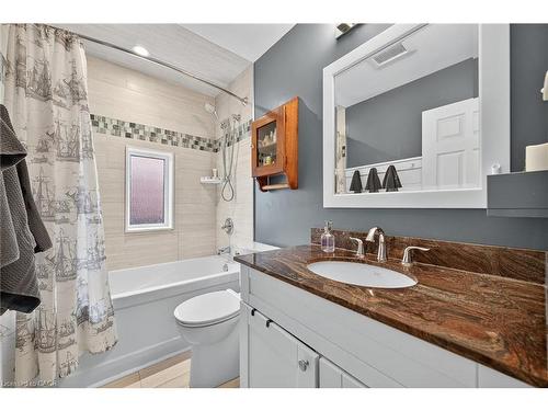 93 Paradise Road N, Hamilton, ON - Indoor Photo Showing Bathroom