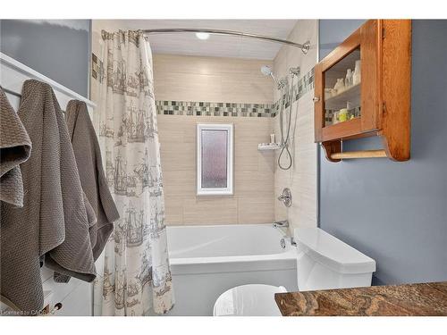 93 Paradise Road N, Hamilton, ON - Indoor Photo Showing Bathroom