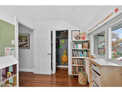 93 Paradise Road N, Hamilton, ON - Indoor