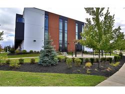 118-5 Wake Robin Drive  Kitchener, ON N2E 0H6