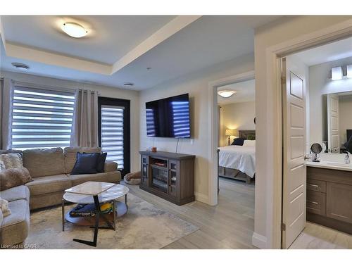 118-5 Wake Robin Drive, Kitchener, ON - Indoor Photo Showing Living Room