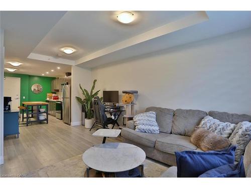 118-5 Wake Robin Drive, Kitchener, ON - Indoor Photo Showing Living Room
