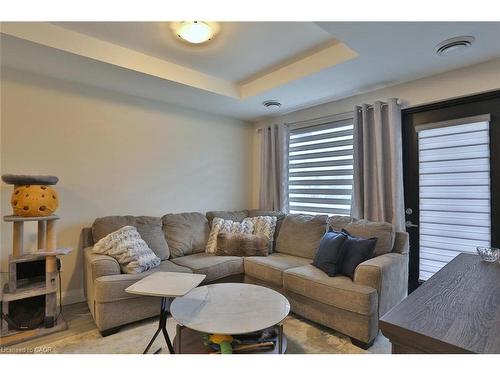 118-5 Wake Robin Drive, Kitchener, ON - Indoor Photo Showing Living Room