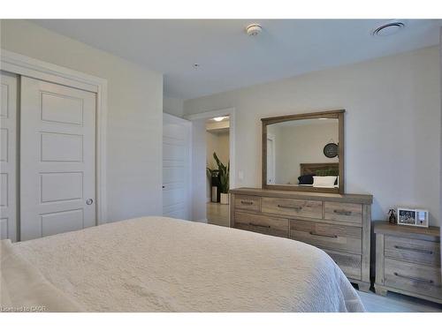 118-5 Wake Robin Drive, Kitchener, ON - Indoor Photo Showing Bedroom