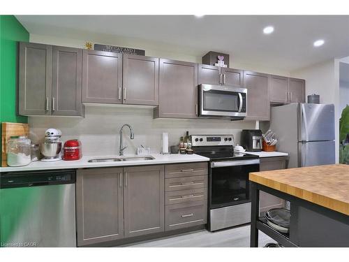 118-5 Wake Robin Drive, Kitchener, ON - Indoor Photo Showing Kitchen With Stainless Steel Kitchen With Double Sink