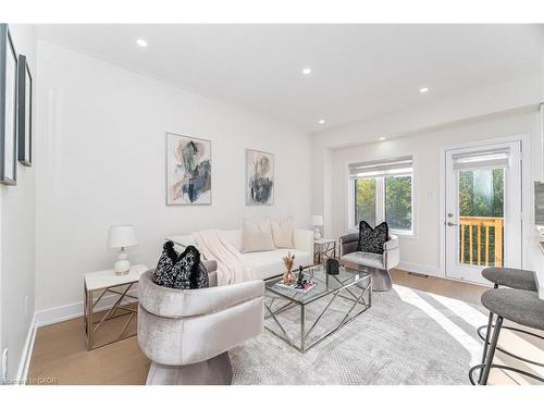 102-305 Garner Road, Hamilton, ON - Indoor Photo Showing Living Room
