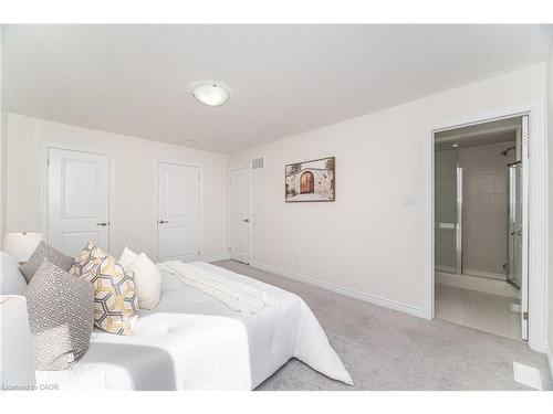 102-305 Garner Road, Hamilton, ON - Indoor Photo Showing Bedroom