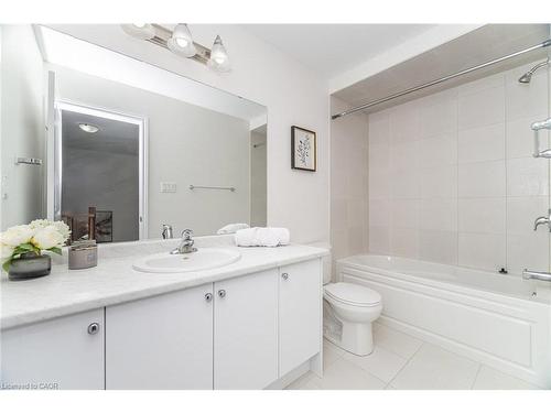 102-305 Garner Road, Hamilton, ON - Indoor Photo Showing Bathroom