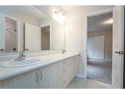 29 Rustic Oak Trail, Ayr, ON - Indoor Photo Showing Bathroom
