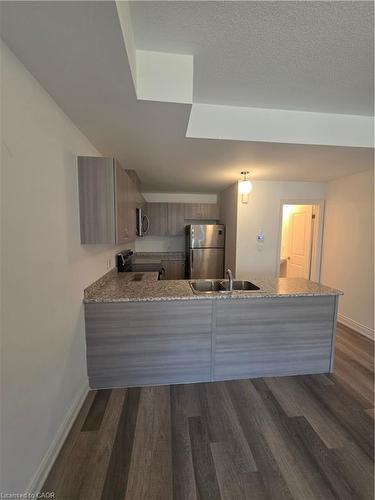 27-2571 Ladyfern Crossing, Pickering, ON - Indoor Photo Showing Kitchen With Double Sink