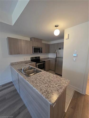 27-2571 Ladyfern Crossing, Pickering, ON - Indoor Photo Showing Kitchen With Double Sink