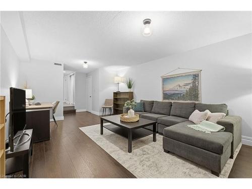 614-895 Maple Avenue, Burlington, ON - Indoor Photo Showing Living Room