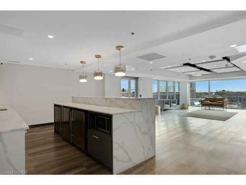 3313-60 Frederick Street, Kitchener, ON - Indoor