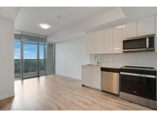 3313-60 Frederick Street, Kitchener, ON - Indoor Photo Showing Kitchen