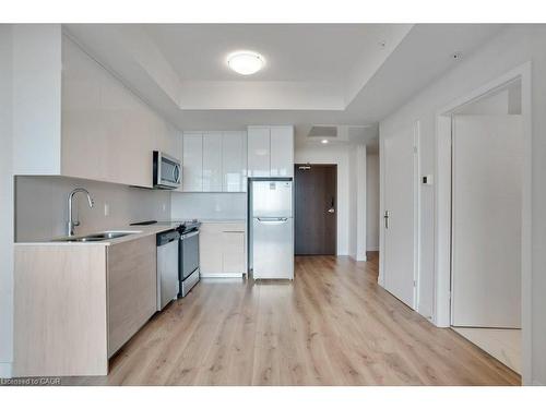 3313-60 Frederick Street, Kitchener, ON - Indoor Photo Showing Kitchen