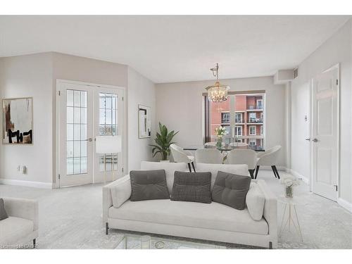 412-430 Pearl Street, Burlington, ON - Indoor Photo Showing Living Room