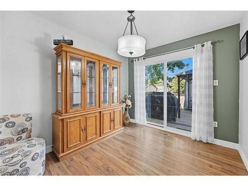 107 Billington Crescent, Hamilton, ON - Indoor Photo Showing Other Room