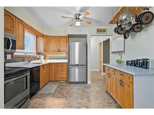 107 Billington Crescent, Hamilton, ON - Indoor Photo Showing Kitchen