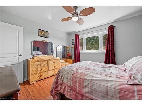 107 Billington Crescent, Hamilton, ON - Indoor Photo Showing Bedroom