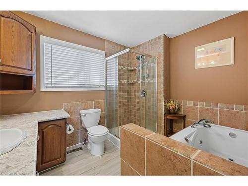 107 Billington Crescent, Hamilton, ON - Indoor Photo Showing Bathroom
