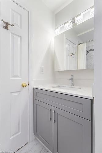 38 Locke Street S, Hamilton, ON - Indoor Photo Showing Bathroom