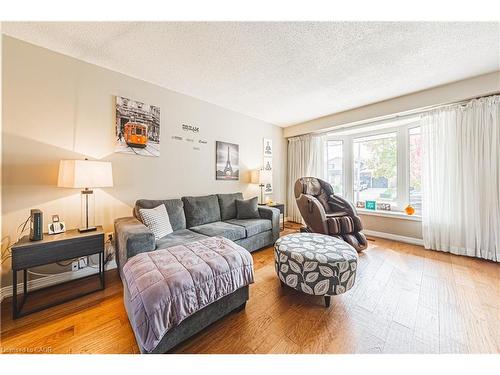5 Bing Crescent, Stoney Creek, ON - Indoor Photo Showing Living Room