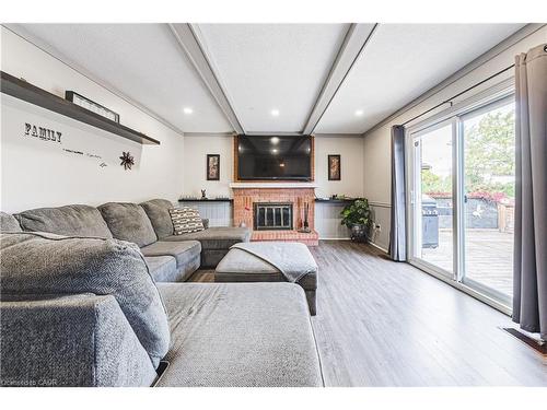 5 Bing Crescent, Stoney Creek, ON - Indoor Photo Showing Living Room With Fireplace