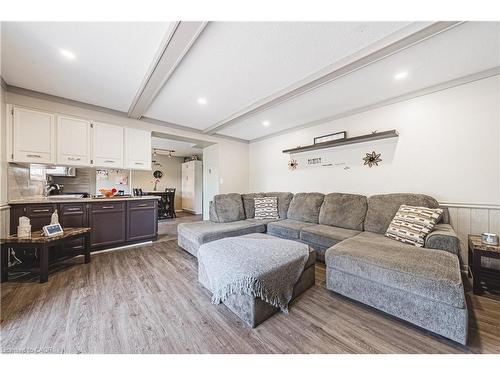 5 Bing Crescent, Stoney Creek, ON - Indoor Photo Showing Living Room