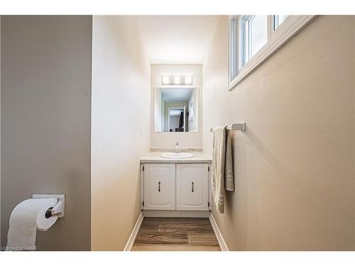 5 Bing Crescent, Stoney Creek, ON - Indoor Photo Showing Bathroom