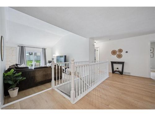 7 Peter Court, Cambridge, ON - Indoor Photo Showing Other Room